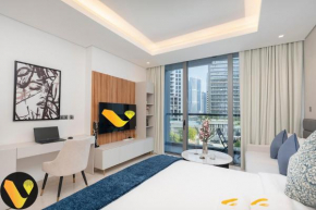 VOGUE The Sterling by OMNIYAT Dubai Pool View with Balcony Near Burj Khalifa and Dubai Mall